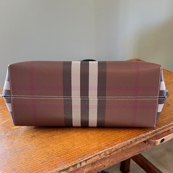 ***SALE*** BURBERRY Check E-Canvas Tote Bag - EXCELLENT USED CONDITION - Picture 11 of 12